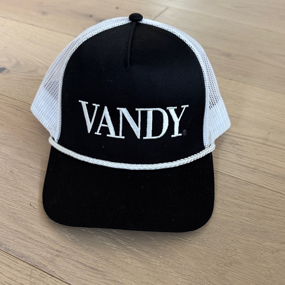 Black and White Mesh VANDY Trucker Hat